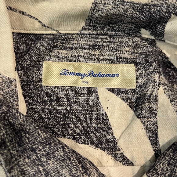 Tommy Bahama XXXL 100% Silk Hawaiian Shirt | Black Beige Floral Camp Button-Down - Picture 2 of 8